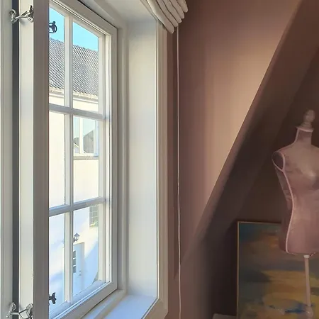 Art Filled Townhouse In The Center Of Vila Stavanger