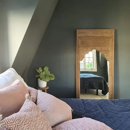 Vila Art Filled Townhouse In The Center Of
