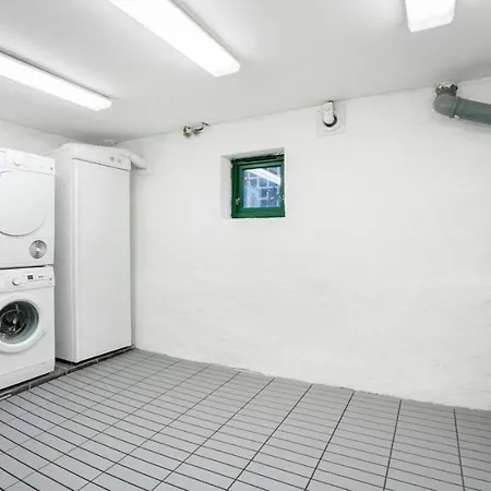 Vila Art Filled Townhouse In The Center Of