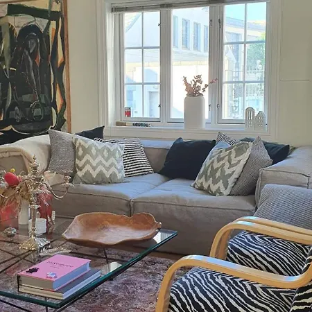 Vila Art Filled Townhouse In The Center Of Stavanger