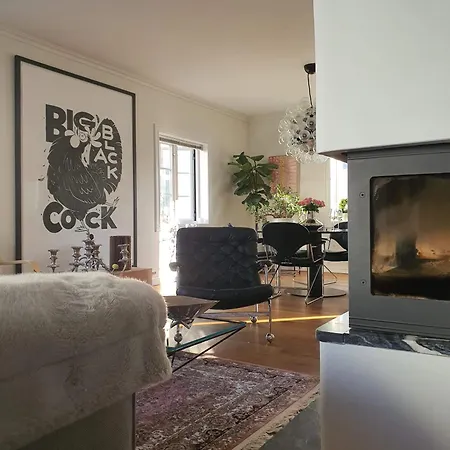 Vila Art Filled Townhouse In The Center Of