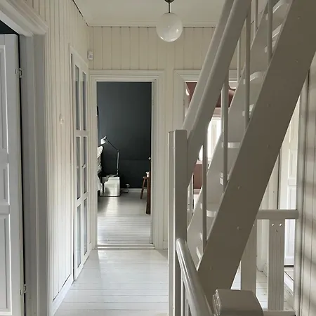 Art Filled Townhouse In The Center Of