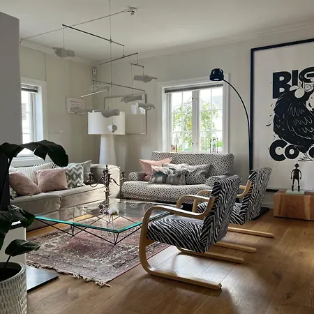 Art Filled Townhouse In The Center Of Vila Stavanger