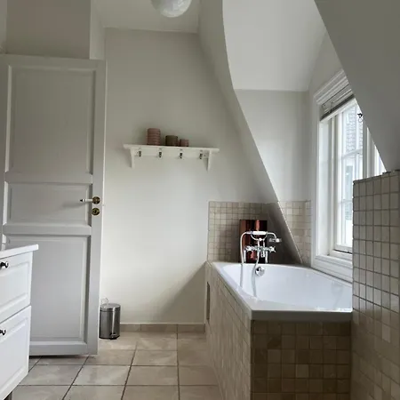 Art Filled Townhouse In The Center Of
