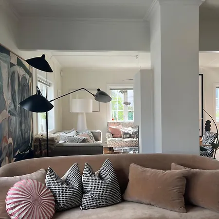 Vila Art Filled Townhouse In The Center Of *